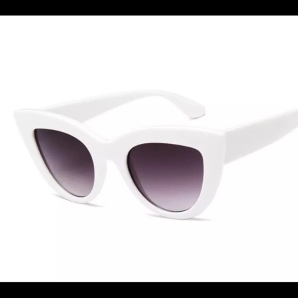 Oversized Cat Eye Sunglasses - Picture 3 of 5